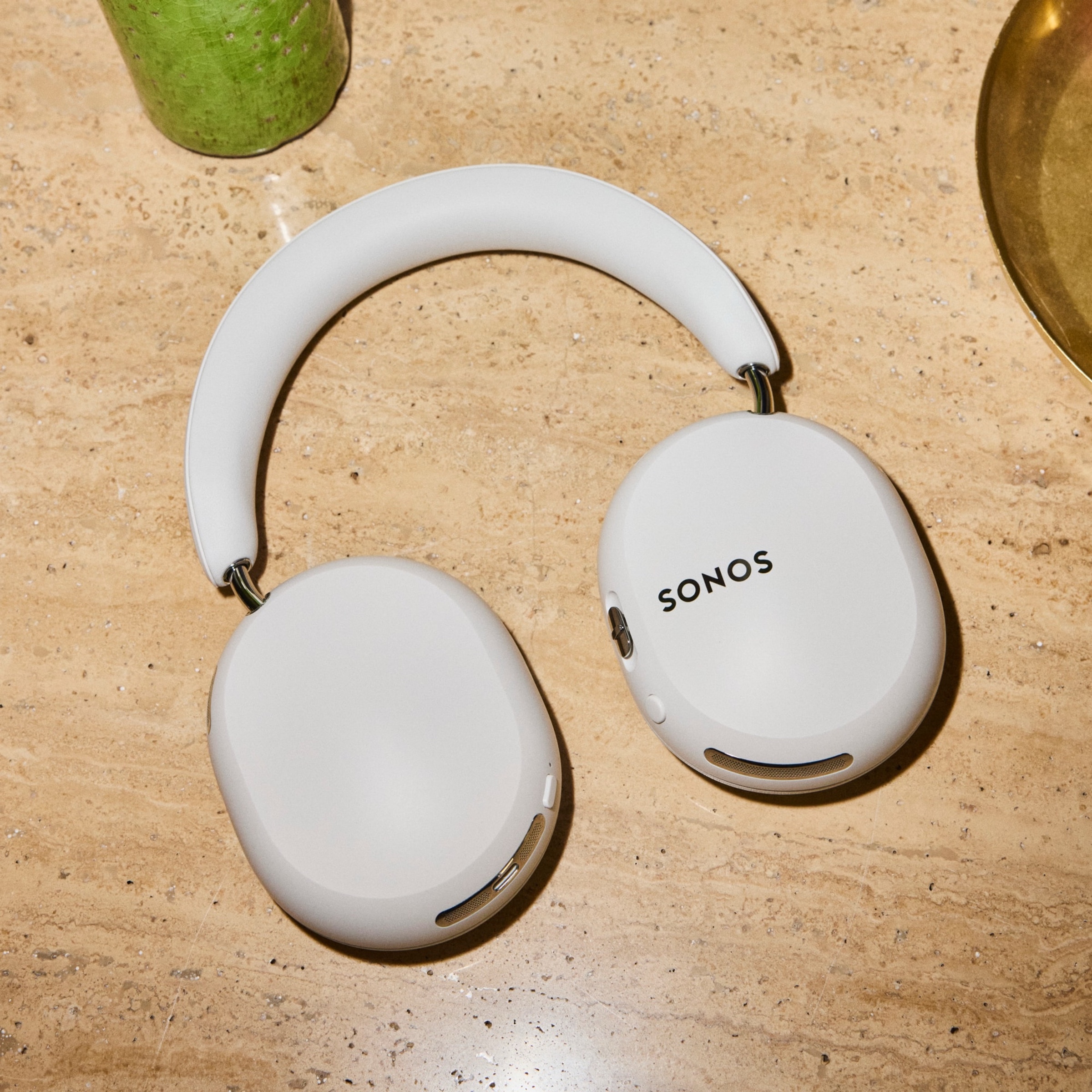 Sonos Ace Ultra White — деталь дизайна